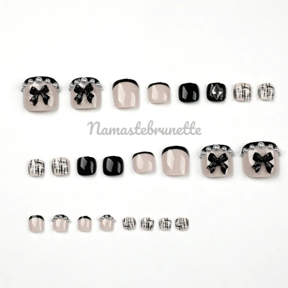 2/$16 3D Bows, Rhinestones, & Pearls Press on Toenails - Picture 5 of 17